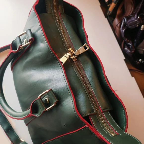 Authentic Discoat bag dark polo green colour heavy quality plus very unique look - Picture 4 of 12